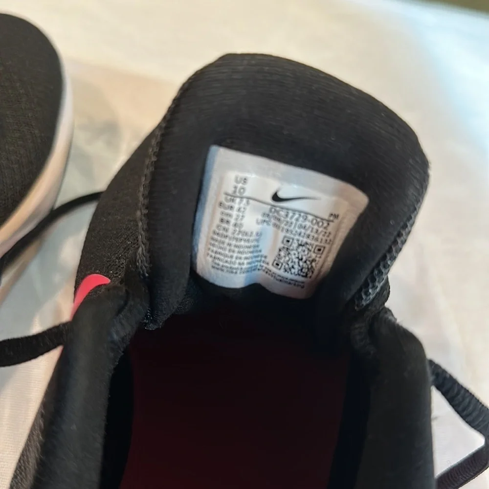 EUC Women’s Nike Sneakers